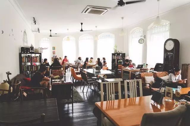 免费Wi-Fi+充电插口！新加坡7家最适合读书学习的Café！(新加坡法国装修公司)